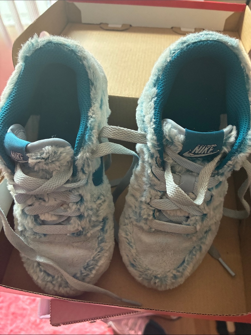 Nike Kids Teal & White Fuzzy Low-Top Sneakers
